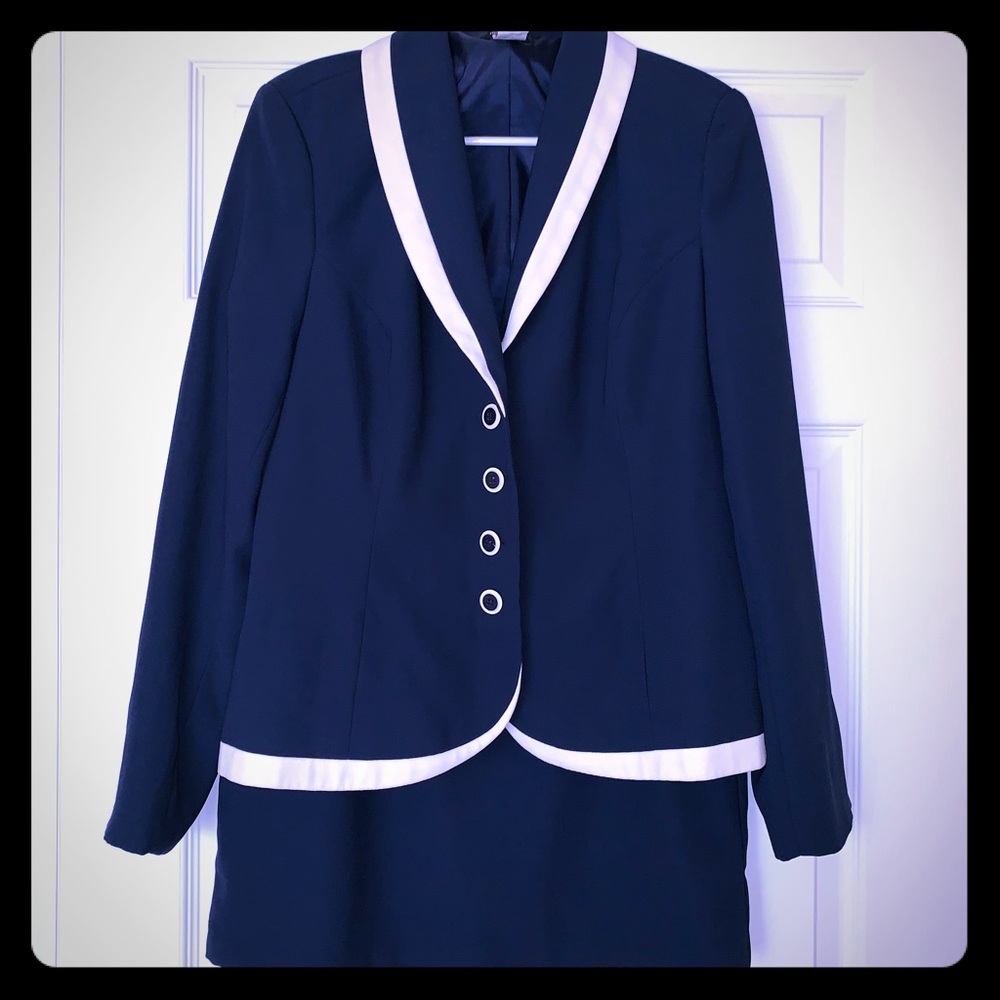 💋MetroStyle 2PC Navy Skirt Suit Size 10